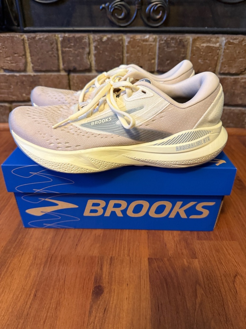 Brooks Adrenaline GTS 24 Women’s Running Shoes in Light Beige and Cream